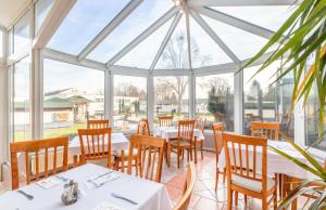 Reštaurácia alebo iné gastronomické zariadenie v ubytovaní Thermal Hotel Mosonmagyarovar