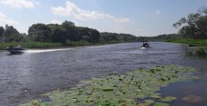 Výhled na řeku, která protéká v blízkosti prázdninového domu