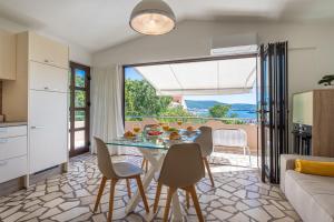 a kitchen and living room with a table and chairs at APARTMENTS HOUSE BARBARA 2 in Kornić