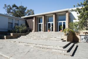 a building with stone steps in front of a building at Alberg Coma-ruga Xanascat in Comarruga