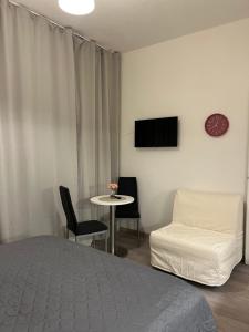 TV a/nebo společenská místnost v ubytování Maria Apartment Liben