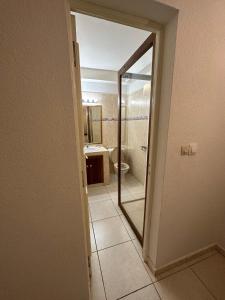 a bathroom with a toilet and a mirror at Keur RAMYBĖ in Sali Nianiaral