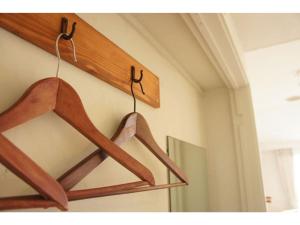 a pair of wooden hangers hanging from a wall at Garden Villa Shirahama - Vacation STAY 59275v in Shimoda