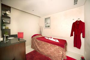 Sjónvarps- og/eða afþreyingartæki á Raviz Center Point Hotel