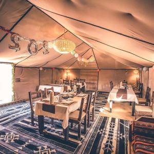 Posezení v ubytování Merzouga Luxury Sahara Camps