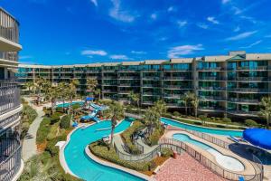 una imagen de un resort con un parque acuático en Phoenix on the Bay by Brett Robinson Vacations, en Orange Beach
