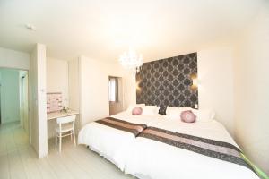 a bedroom with a large white bed with pink pillows at Takashima - House - Vacation STAY 14172 in Takashima