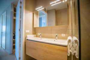 Ένα μπάνιο στο Georgie Light, lofty luxurious +30 φωτογραφίες