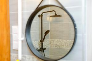 Kúpeľňa v ubytovaní Parti Sétány Apartman + 15 fotografií