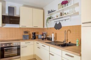 Kuchyň nebo kuchyňský kout v ubytování Apartment Westend