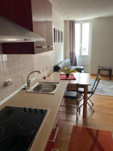 Kuchyňa alebo kuchynka v ubytovaní Appartement 2bedrooms 3min de Palais des Festivals