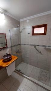Un baño de CEDRO AZUL - Hostería y Cabañas de montaña