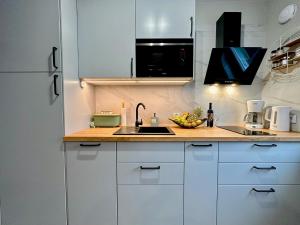 Kuchyňa alebo kuchynka v ubytovaní MiłoMi Apartamenty Kołobrzeg