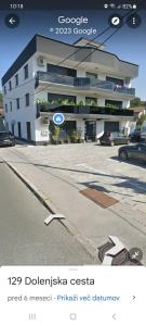 una foto de un estacionamiento con un edificio en MURIC Apartman 8, en Liubliana