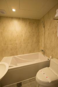 A bathroom at Haeundae Marianne Hotel