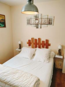 a bedroom with a large bed with white sheets at Gite Notre Désir in Abriès