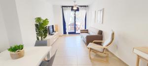 Televízia a/alebo spoločenská miestnosť v ubytovaní Apartamento Sueños del Mar II by DENIA COSTA + 37 fotografií