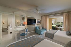 TV a/nebo společenská místnost v ubytování Jewel Punta Cana All-Inclusive Resort
