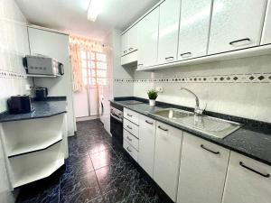 Kuchyňa alebo kuchynka v ubytovaní Apartamento Ocean 2 by Gestaltur
