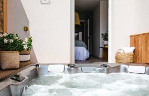 Фотография из галереи Relais et Châteaux Thalasso & Spa Ile de la Lagune в Сен-Сиприене