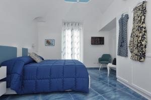 a bedroom with a blue bed with a blue floor at Amalfi Sea View in Scala