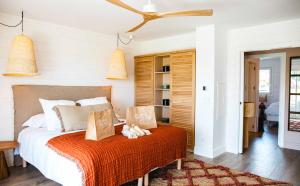 Кровать или кровати в номере Relais et Châteaux Thalasso & Spa Ile de la Lagune