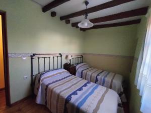 Łóżko lub łóżka w pokoju w obiekcie Don Camino Low Cost