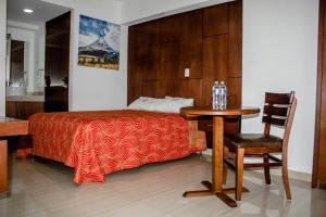 Postel nebo postele na pokoji v ubytování Hotel RRU Puebla