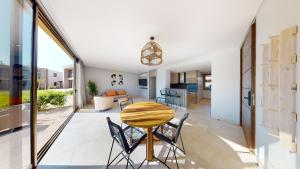 a dining room and living room with a table and chairs at Liniers Green Apartments in Chacras de Coria