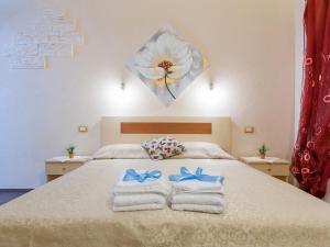 a bedroom with a bed with towels on it at Il Borgo in Cagliari