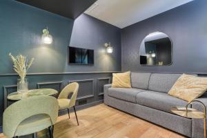 Posedenie v ubytovaní Montaigne Executive Suite