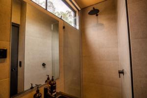 Koupelna v ubytování CABN Off Grid Cabins Barossa + 12 fotografií