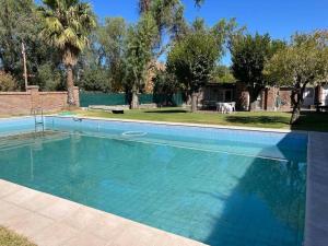 Bazén v ubytování Hermoso lugar en la Tierra del Sol y el buen Vino. nebo v jeho okolí