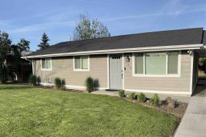 a small house with a lawn in front of it at Beautiful, well-stocked home - sleeps 7! in Yakima