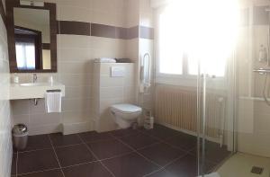 Un baño de Hôtel Evian Express - Terminus