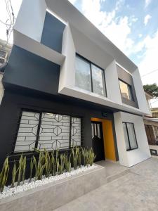 a house with a black and white facade at Hotel boutique bussines center in Cali