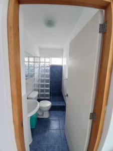 a bathroom with a toilet and a sink at DÚPLEX CON VISTA A TODA LA BAHÍA DE NAPLO in Pucusana +7 photos