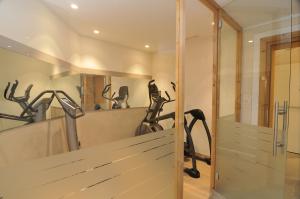 Fitness centrum a/nebo fitness zařízení v ubytování Hotel Chalet Dlaces