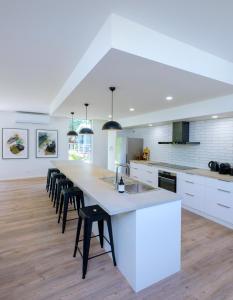 Serenity Halls Gap 4 Absolute NP Frontage的厨房或小厨房