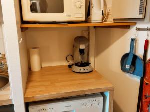 a kitchen counter with a blender and a microwave at Studio Villard-de-Lans, 1 pièce, 4 personnes - FR-1-689-118 in Villard-de-Lans