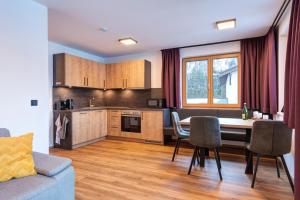 Kuchyňa alebo kuchynka v ubytovaní Am Römerweg - Appartements + 11 fotografií