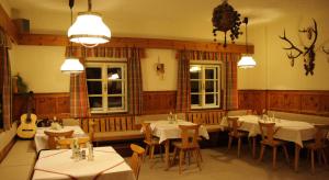 Restauracja lub miejsce do jedzenia w obiekcie Apartments HAUS SCHÖN - Preise inclusive Pitztal Sommer Card