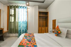 En eller flere senger på et rom på FabExpress Sagar Residency
