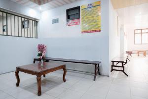 RedDoorz near Tugu Pers Jambi的休息区