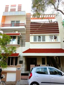 a car parked in front of a building at VINNEST in Tiruchchirāppalli