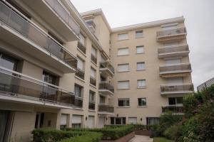 an apartment building with balconies on the side of it at STUDIO SPA, CENTRE VILLE DE SANNOIS, PARKING PRIVE in Sannois