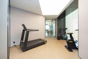 Gimnasio o instalaciones de fitness de JI Hotel Shanghai Yan An Road Branch