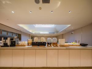 a kitchen with a counter top with apertureperture at JI Hotel Chengdu Wuhouci Branch in Chengdu