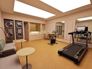 The fitness centre and/or fitness facilities at JI Hotel 1912 Bar Street