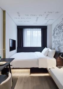 Postel nebo postele na pokoji v ubytování Hangzhou Futur Science andTechnoiogy CitiGO HuanGe Hotel